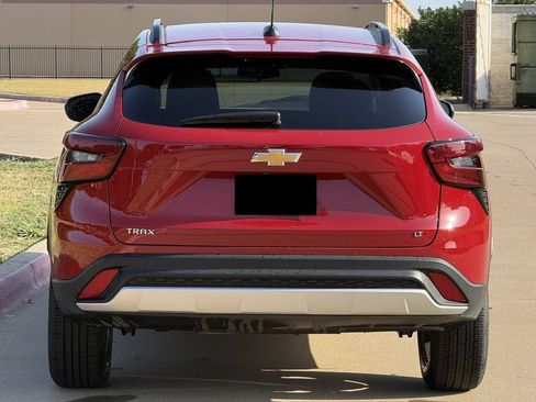 Used 2026 Chevrolet Trax LT FWD image 6