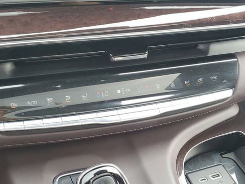 Used 2021 Cadillac Escalade Premium Luxury Platinum w/ Heavy-Duty Trailer Package AWD/4WD image 17