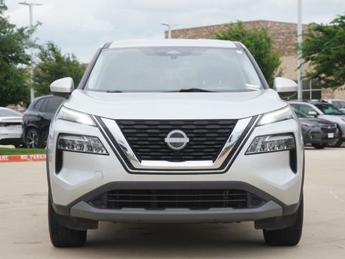 Used 2023 Nissan Rogue SV FWD image 2