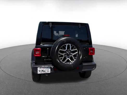 Used 2025 Jeep Wrangler Unlimited Sahara AWD/4WD image 10