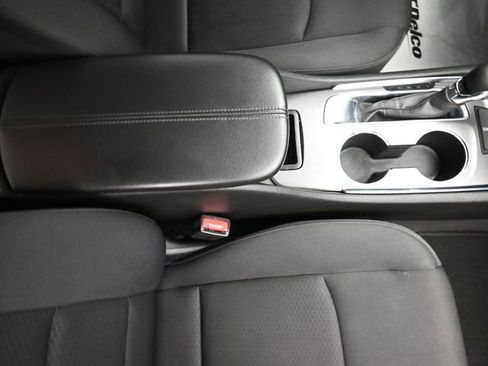 Used 2021 Chevrolet Malibu LT image 36