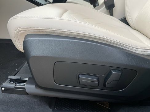 Used 2024 BMW X1 xDrive28i image 11