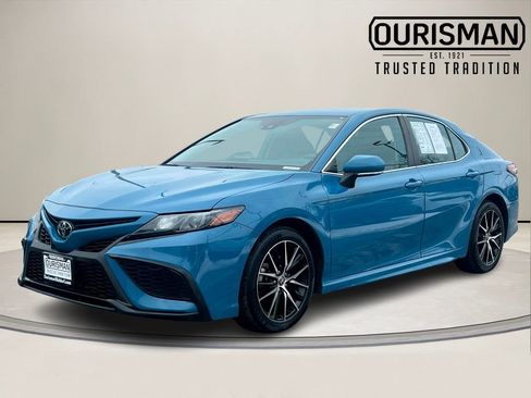 Used 2023 Toyota Camry SE image 2