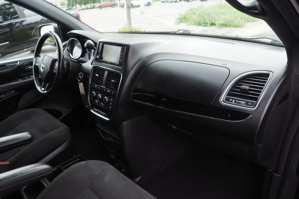 Used 2020 Dodge Grand Caravan SE FWD image 21