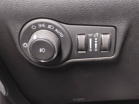 Used 2024 Jeep Compass Latitude AWD/4WD image 32