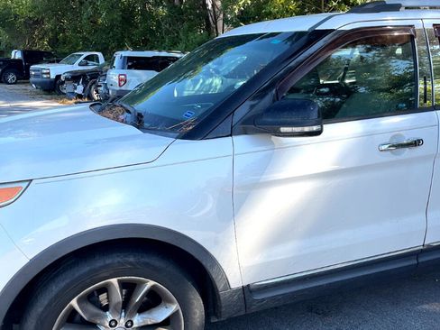 Used 2015 Ford Explorer XLT w/ Equipment Group 202B image 10