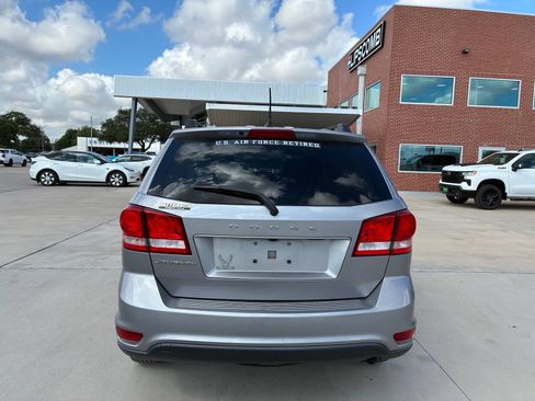 Used 2019 Dodge Journey SE w/ Connectivity Group FWD image 9