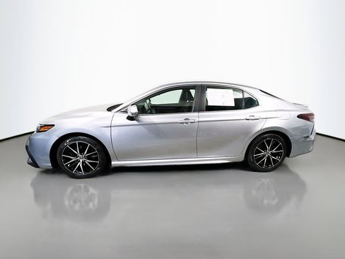 Used 2023 Toyota Camry SE image 9