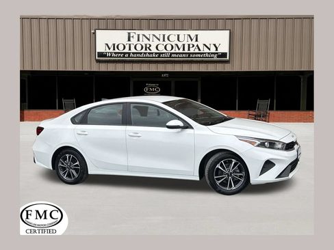 Used 2024 Kia Forte LXS w/ LXS Technology Package FWD image 1