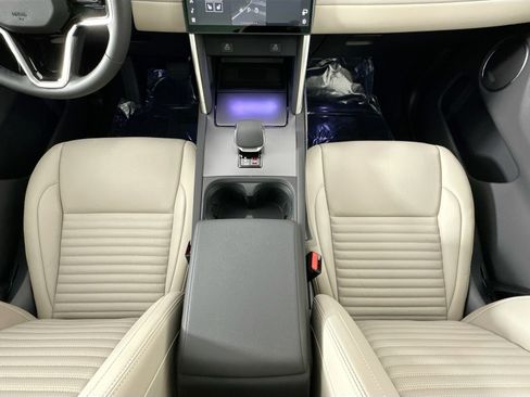 Used 2025 Land Rover Discovery Sport S image 22