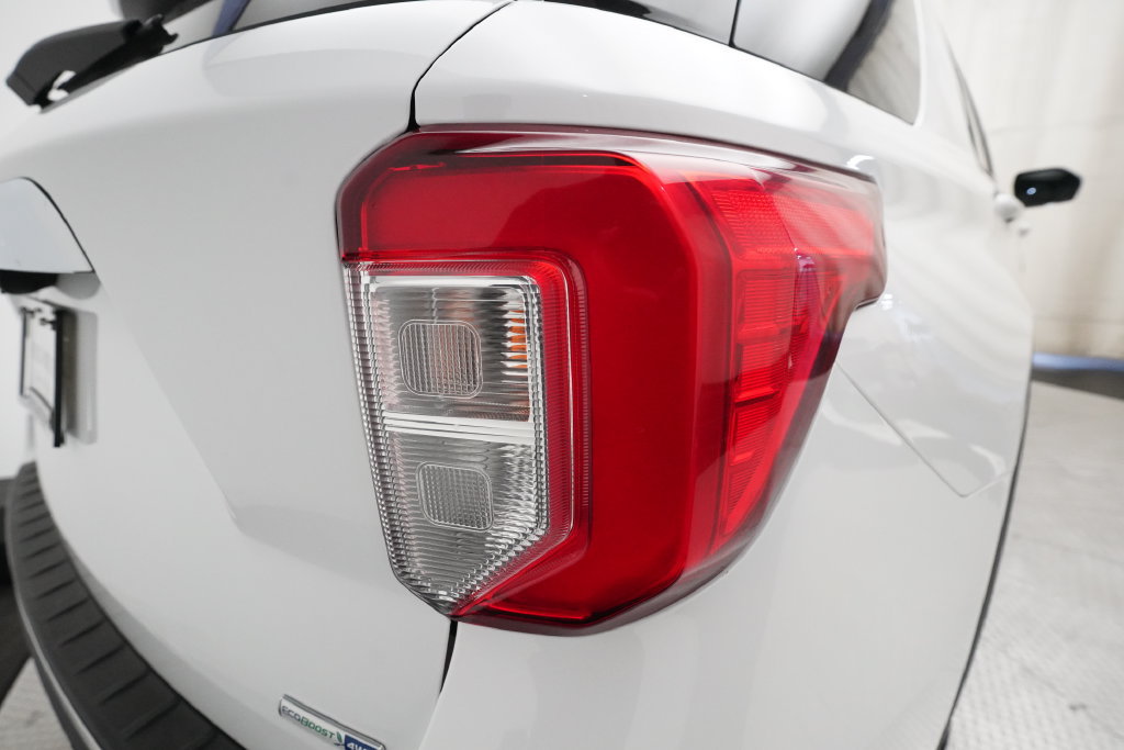 Used 2020 Ford Explorer XLT w/ Equipment Group 202A AWD/4WD image 31