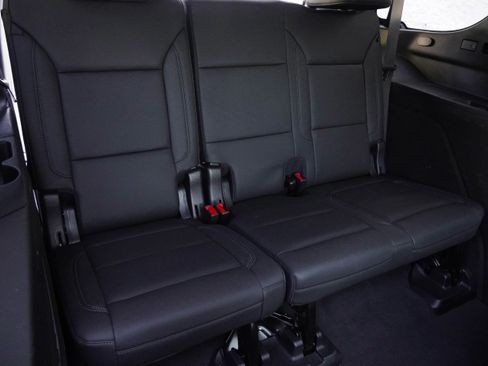 Used 2023 Chevrolet Tahoe Z71 w/ Luxury Package AWD/4WD image 37