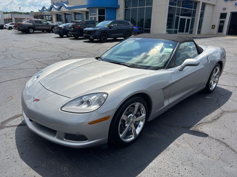 Used 2008 Chevrolet Corvette Convertible w/ Preferred Equipment Group RWD image 4