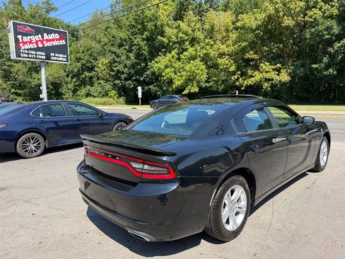 Used 2022 Dodge Charger SXT w/ Leather Interior Group RWD image 3