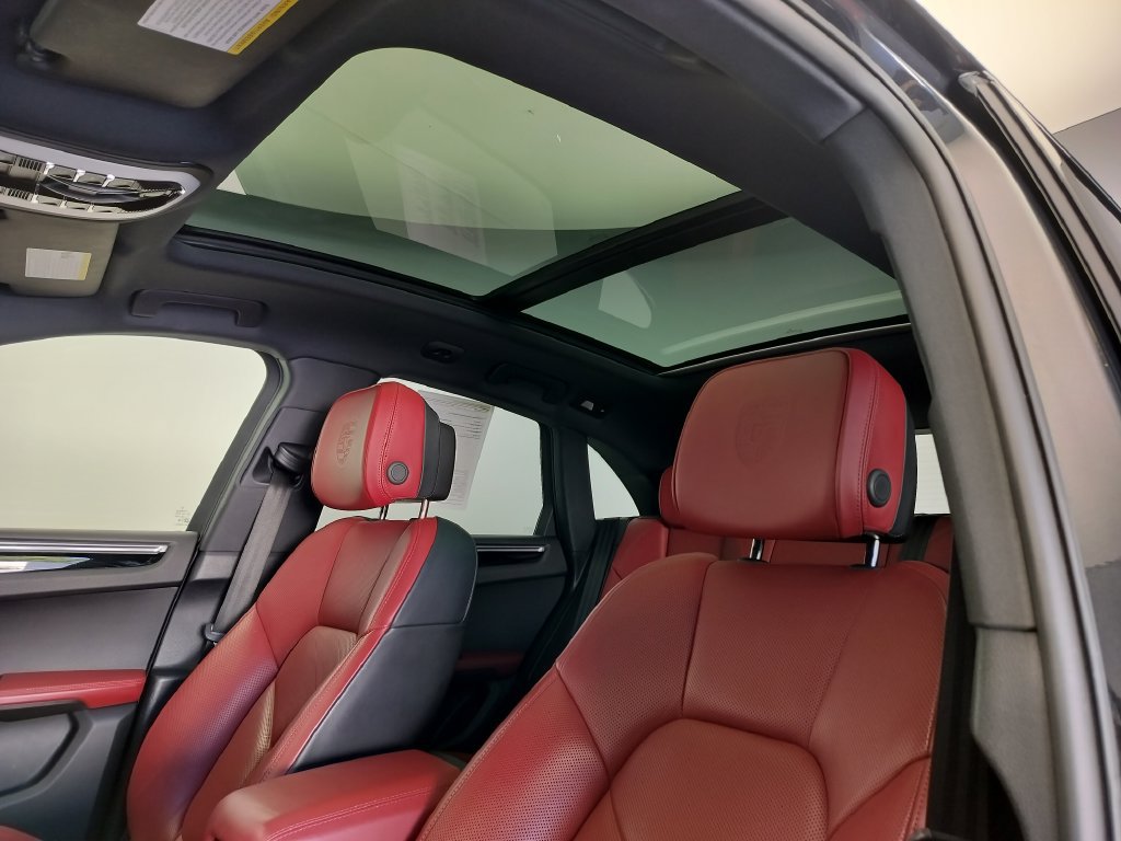 Certified 2024 Porsche Macan Turbo AWD/4WD image 7