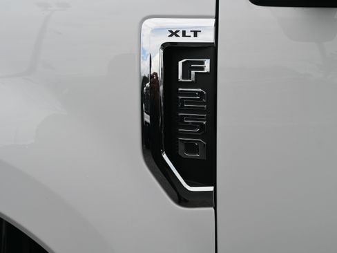 Used 2021 Ford F250 XLT w/ FX4 Off-Road Package AWD/4WD image 33
