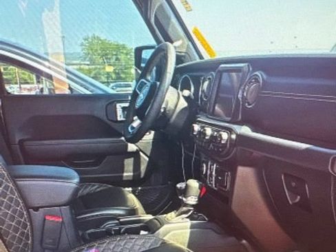Used 2023 Jeep Wrangler Unlimited Sahara AWD/4WD image 9