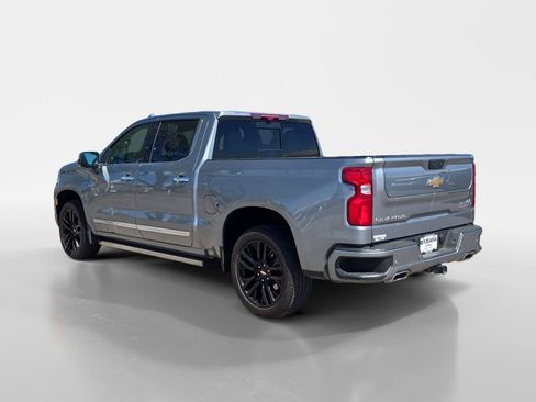 Used 2024 Chevrolet Silverado 1500 High Country w/ High Country Premium Package AWD/4WD image 3