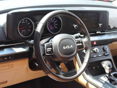 Used 2024 Kia Carnival LX FWD image 18