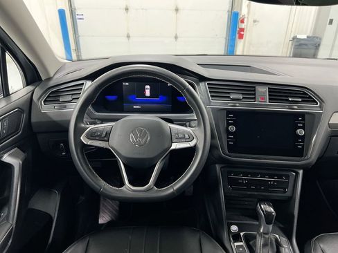 Used 2023 Volkswagen Tiguan SE image 11