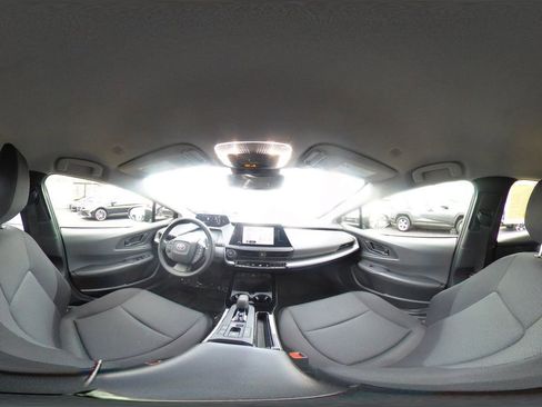 Used 2025 Toyota Prius LE image 41