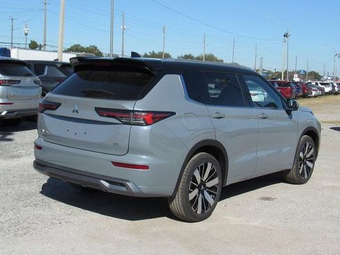 New 2026 Mitsubishi Outlander SEL FWD image 3
