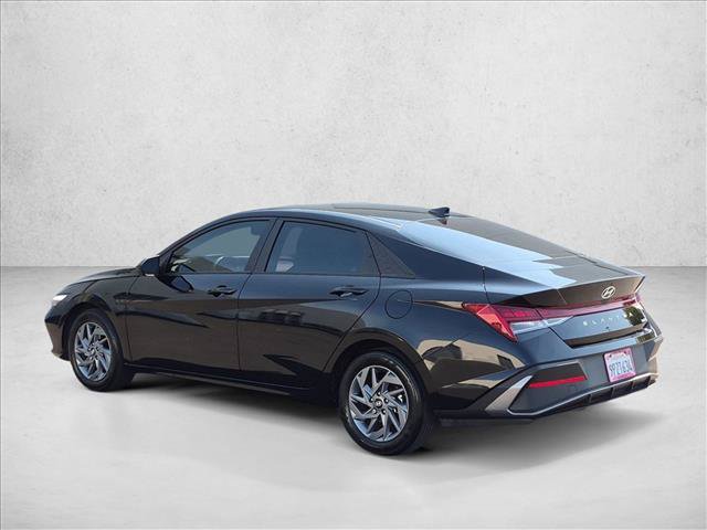 Used 2024 Hyundai Elantra Blue FWD image 7