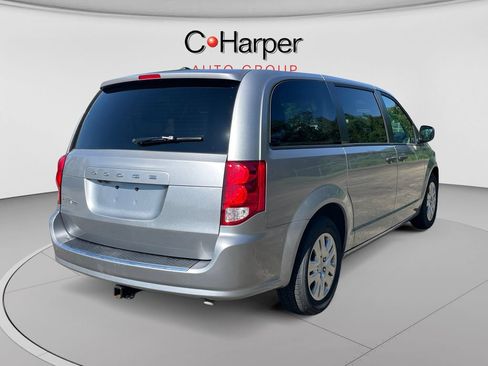 Used 2019 Dodge Grand Caravan SE w/ UConnect Hands-Free Group FWD image 3