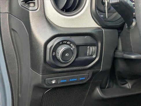 Used 2024 Jeep Wrangler Unlimited w/ Convenience Group AWD/4WD image 10