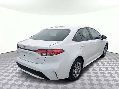 Used 2022 Toyota Corolla LE image 3