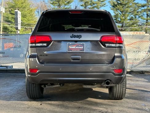 Used 2021 Jeep Grand Cherokee Laredo X image 10
