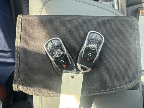 Used 2019 Buick Enclave Essence AWD/4WD image 29