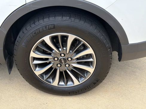 Certified 2023 Lincoln Nautilus FWD w/ Premium Package image 5
