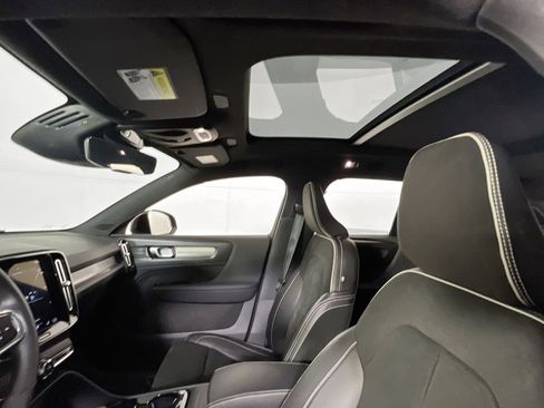 Used 2022 Volvo XC40 T5 R-Design w/ Advanced Package image 21