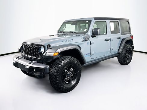 Used 2025 Jeep Wrangler Willys image 3