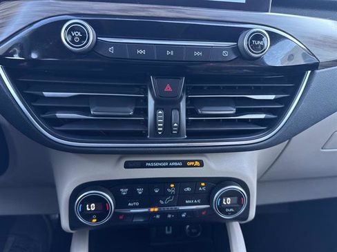 Certified 2020 Ford Escape Titanium image 25