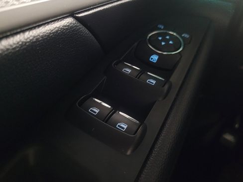 Used 2017 Ford Explorer XLT w/ Equipment Group 202A FWD image 27