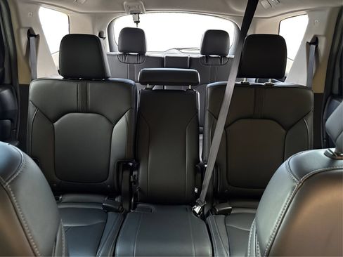 Used 2025 Honda Pilot Touring image 16