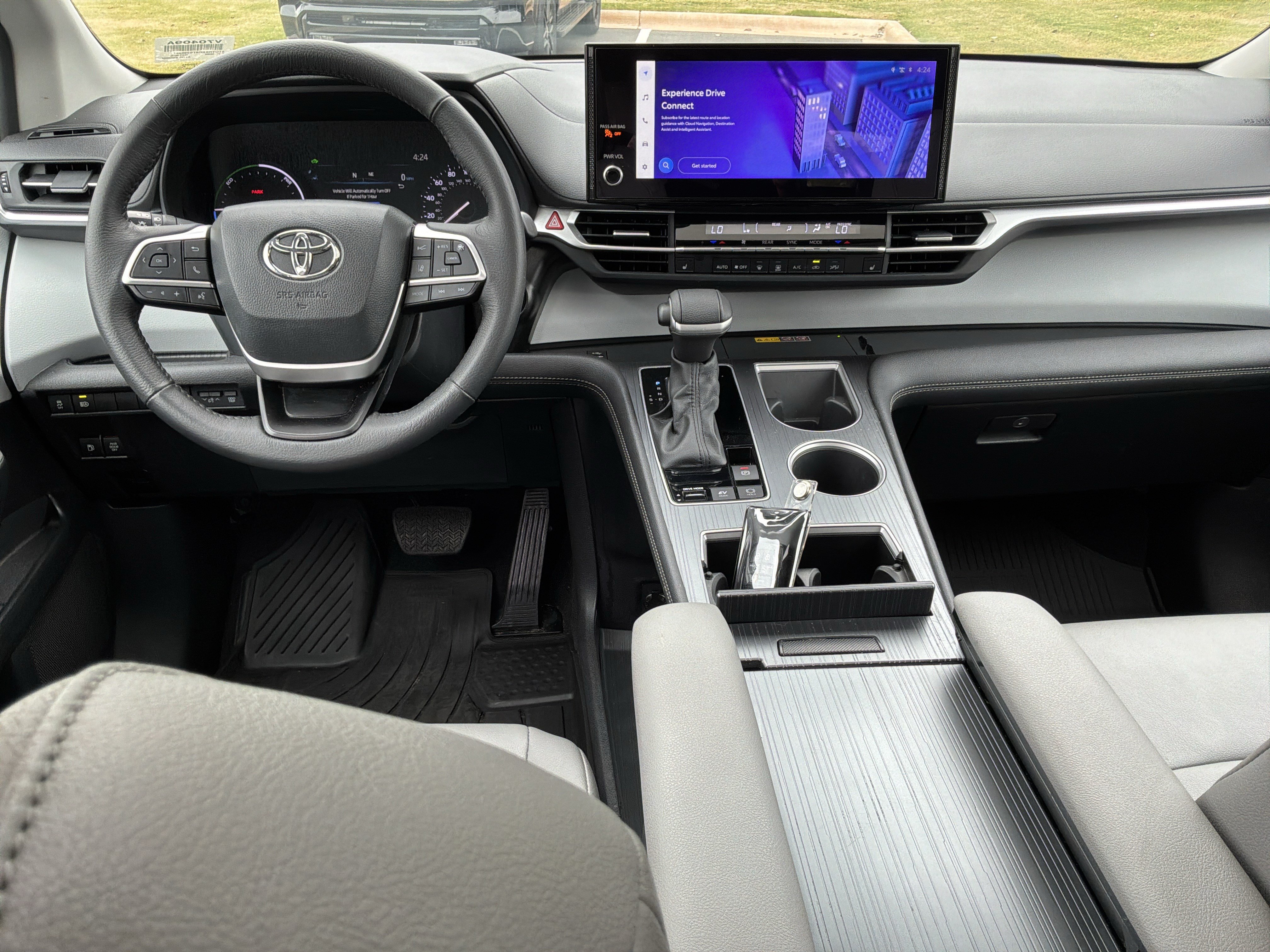 Used 2026 Toyota Sienna XLE FWD image 29
