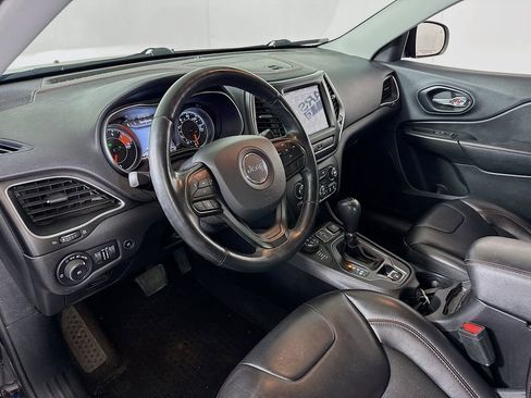 Used 2019 Jeep Cherokee Trailhawk w/ Comfort/Convenience Group AWD/4WD image 9