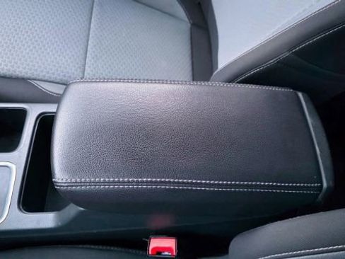 Used 2017 Ford Escape SE w/ Equipment Group 201A image 16