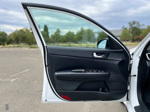 Used 2019 Kia Optima S w/ S Panoramic Sunroof Package FWD image 9