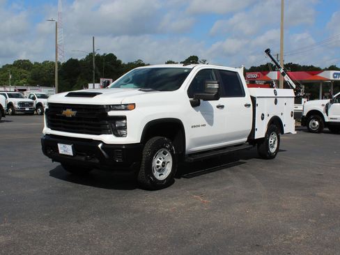 Used 2024 Chevrolet Silverado 2500 W/T w/ WT Convenience Package AWD/4WD image 10