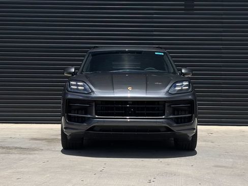 Certified 2026 Porsche Cayenne GTS AWD/4WD image 10