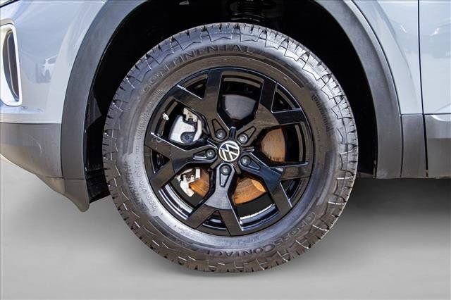 Used 2024 Volkswagen Atlas Peak Edition SEL AWD/4WD image 9