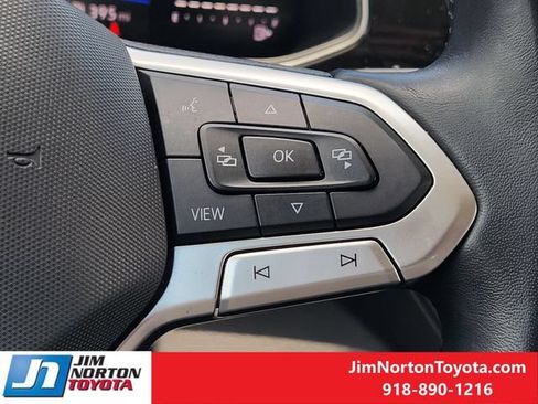 Used 2025 Volkswagen Jetta SE FWD image 29