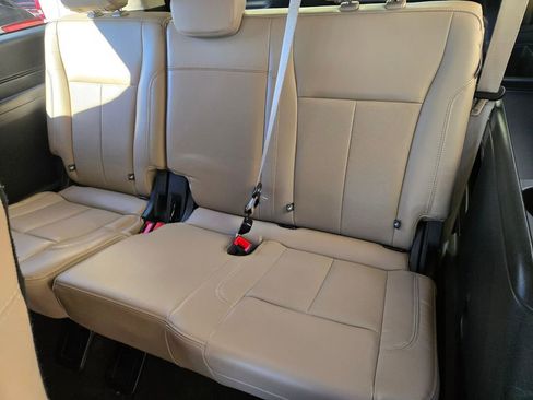 Used 2023 Ford Expedition Max XLT image 8