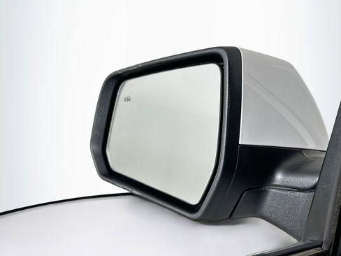 Used 2023 Chevrolet Traverse LT image 16