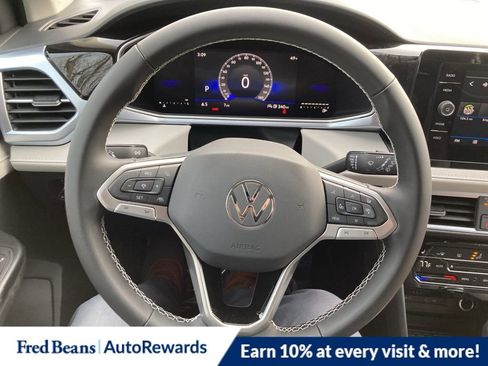 New 2026 Volkswagen Taos SE image 12