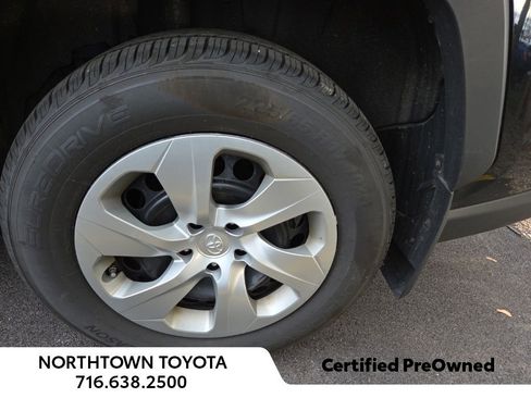 Used 2021 Toyota RAV4 LE image 12